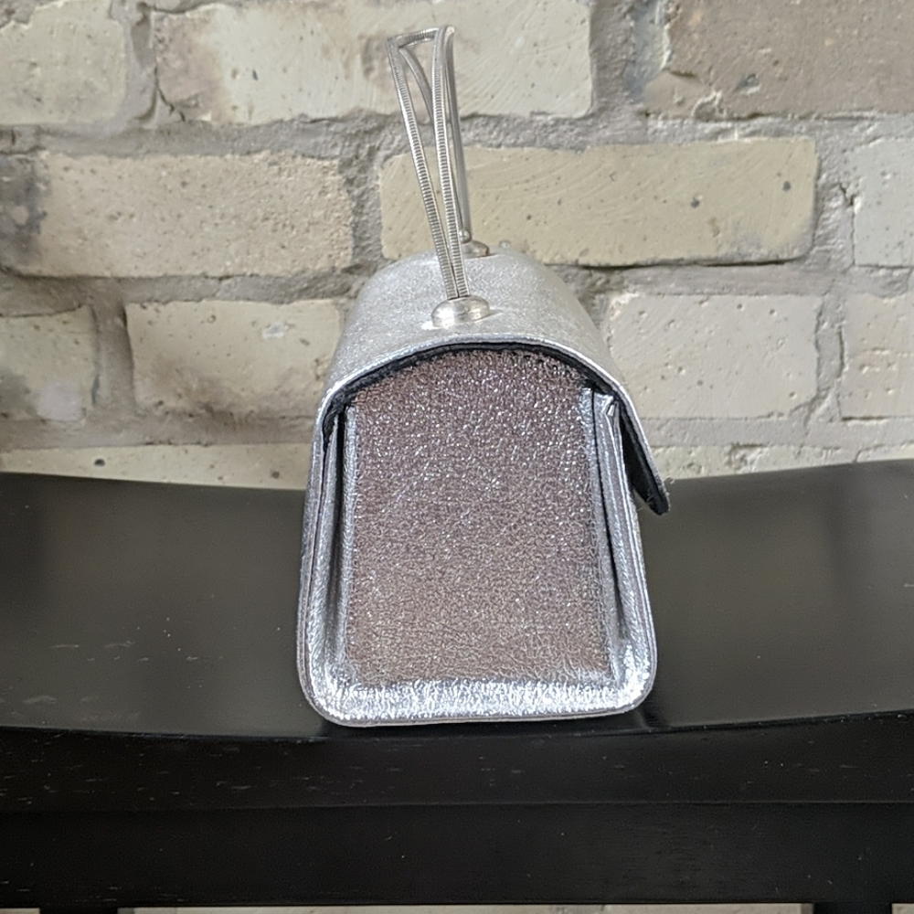 Vintage Silver Metal Handle Purse - Picture 5 of 9